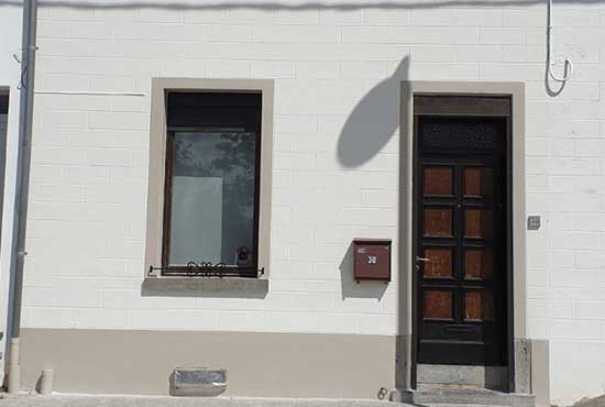 Façade de maison fraîchement peinte